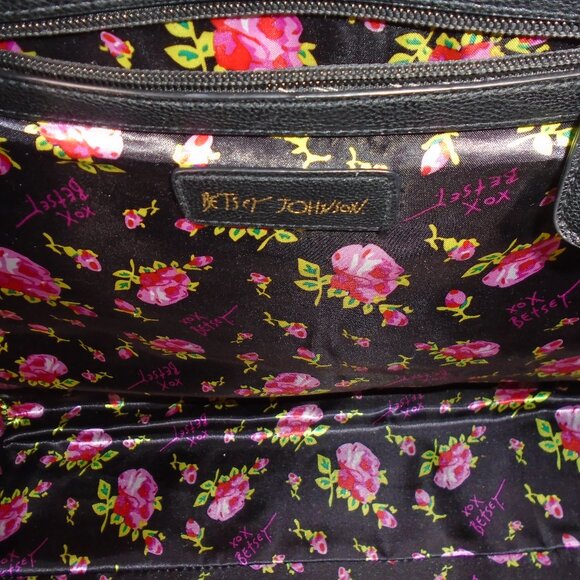 Betsey Johnson Quilted Hearts Travel Weekender Bag - Picture 12 of 13